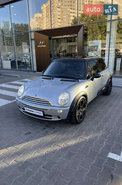 MINI Cooper  2004