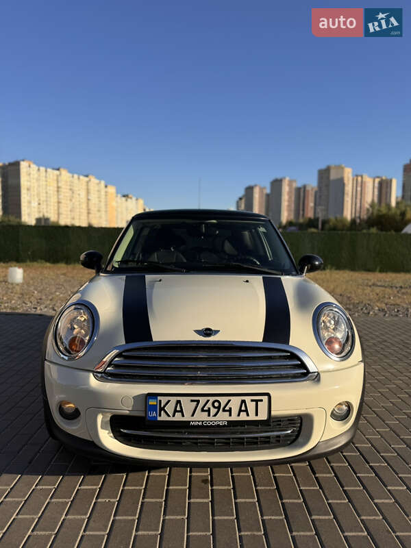 Хэтчбек MINI Cooper 2011 в Киеве фото Хэтчбек MINI Cooper 2011 в Киеве