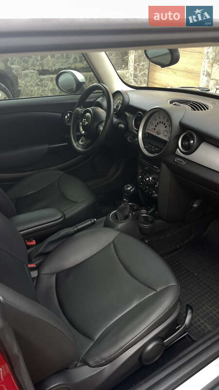 Хэтчбек MINI Cooper 2013 в Черновцах