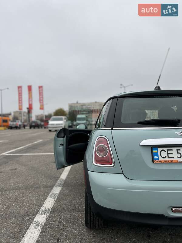 Хэтчбек MINI Cooper 2012 в Черновцах