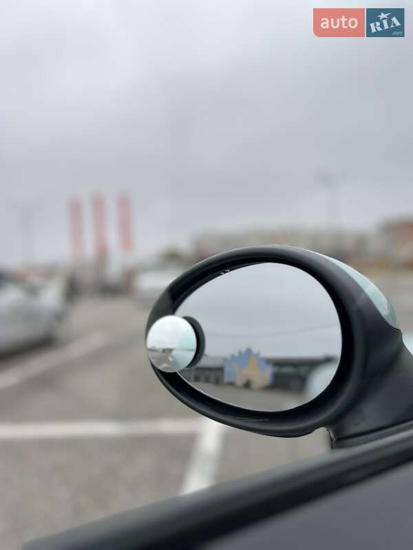 Хэтчбек MINI Cooper 2012 в Черновцах