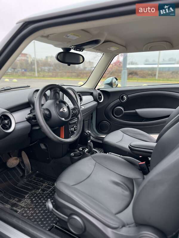 Хэтчбек MINI Cooper 2012 в Черновцах