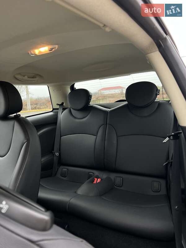 Хэтчбек MINI Cooper 2012 в Черновцах