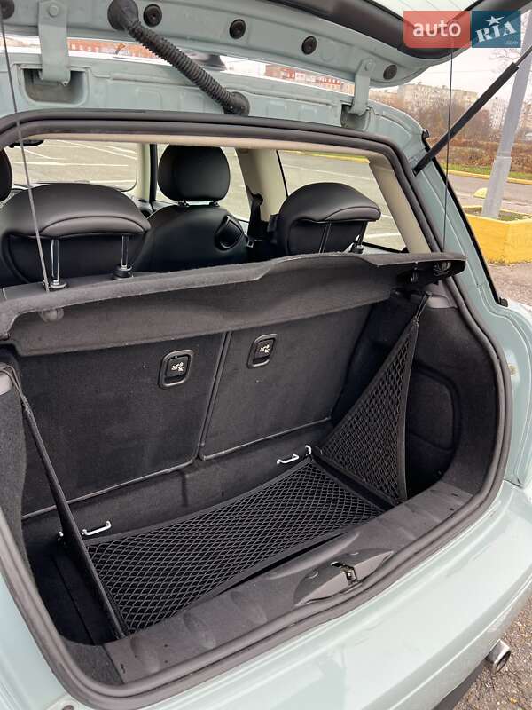 Хэтчбек MINI Cooper 2012 в Черновцах