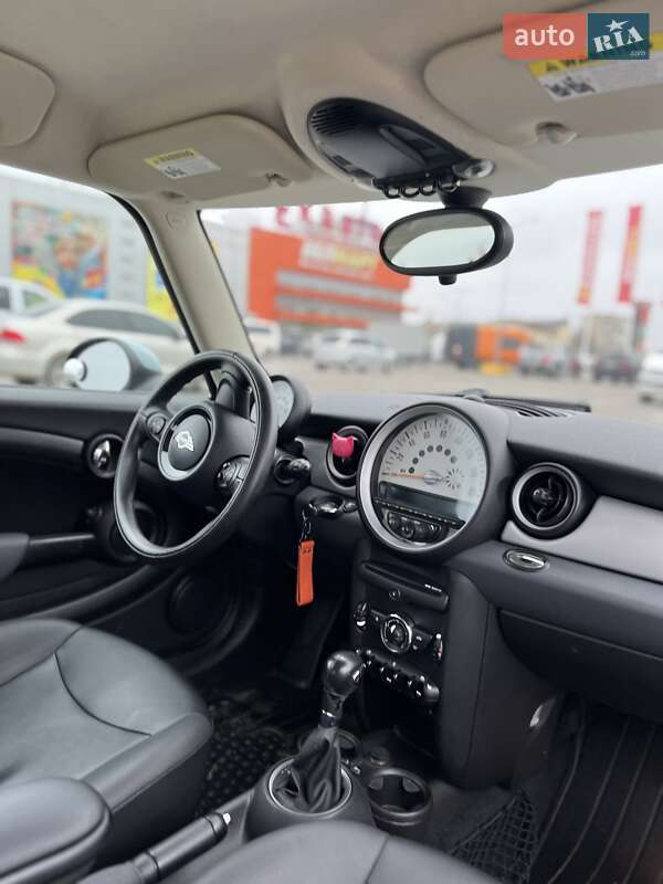 Хэтчбек MINI Cooper 2012 в Черновцах