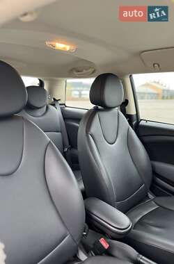 Хэтчбек MINI Cooper 2012 в Черновцах