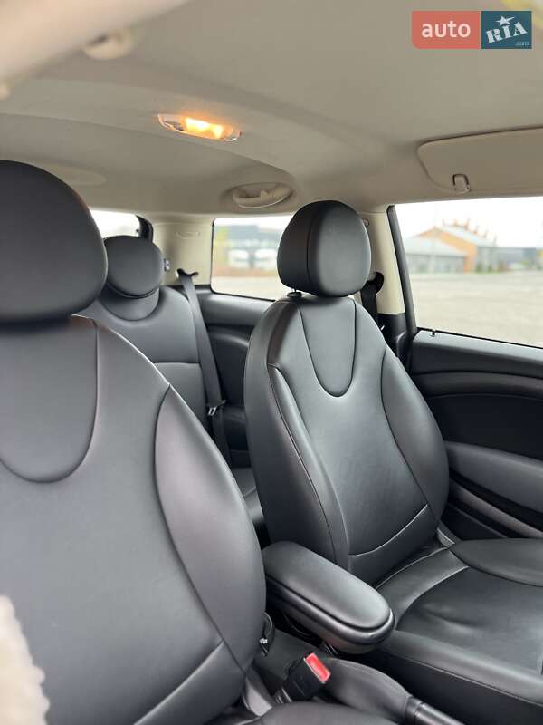 Хэтчбек MINI Cooper 2012 в Черновцах