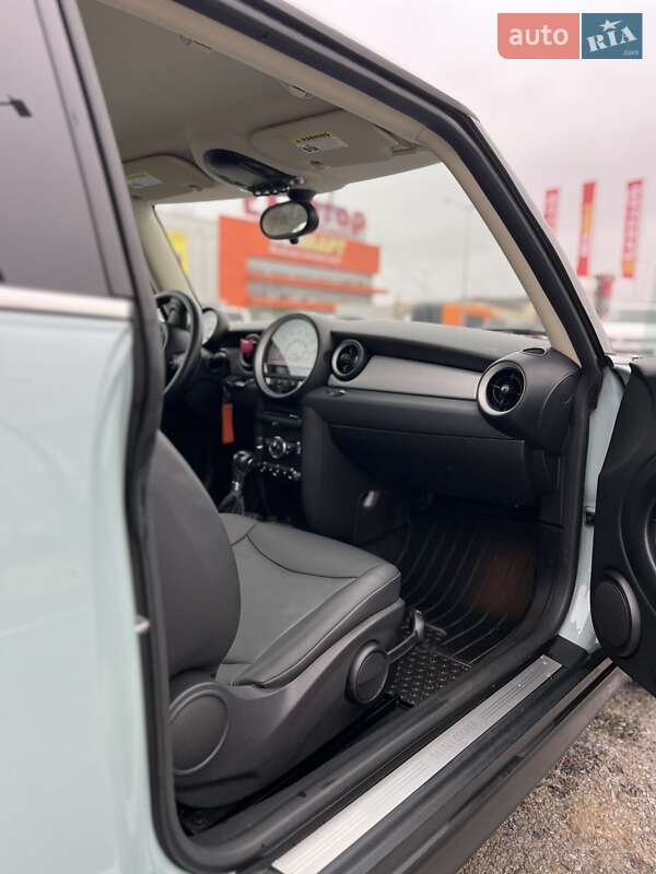 Хэтчбек MINI Cooper 2012 в Черновцах