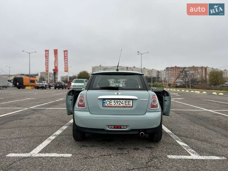 Хэтчбек MINI Cooper 2012 в Черновцах