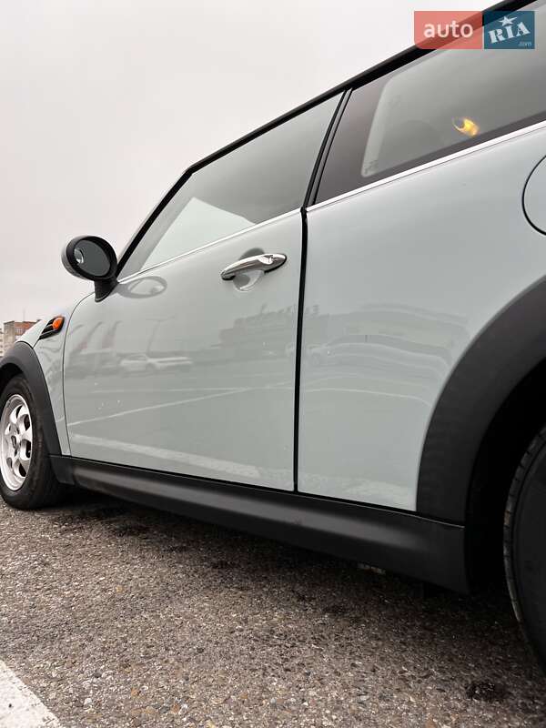 Хэтчбек MINI Cooper 2012 в Черновцах