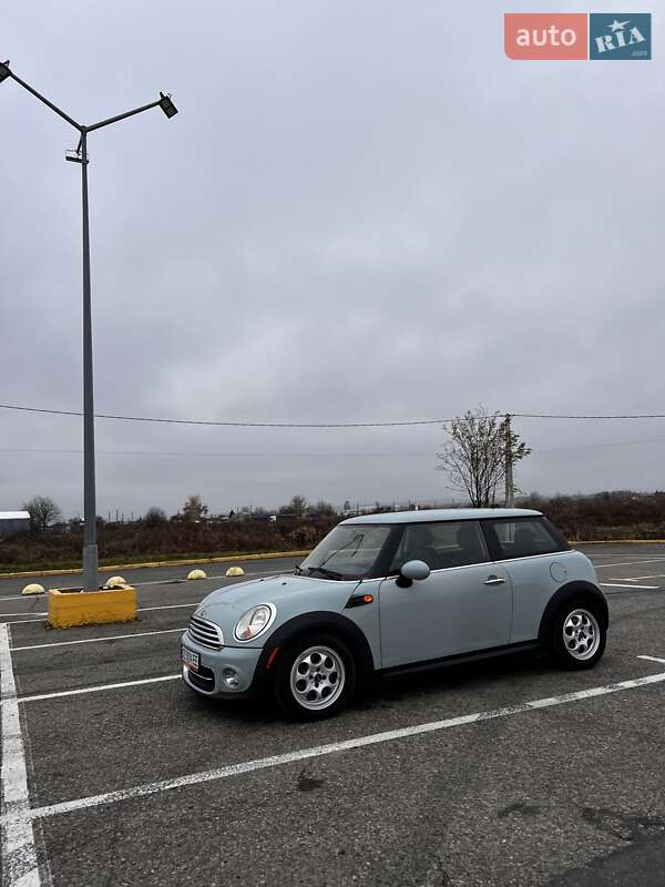 Хэтчбек MINI Cooper 2012 в Черновцах