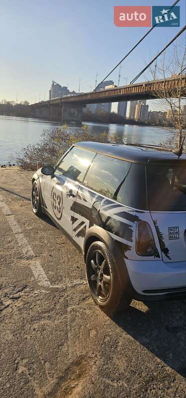 Хэтчбек MINI Cooper 2006 в Киеве