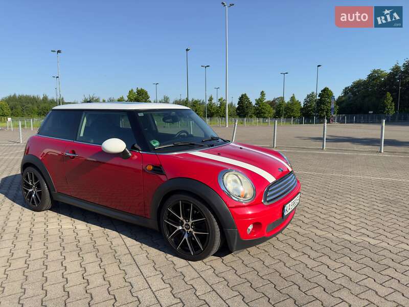 Хэтчбек MINI Cooper 2013 в Ужгороде