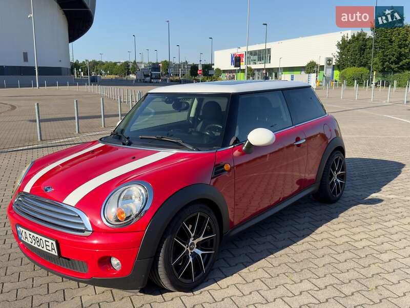 Хэтчбек MINI Cooper 2013 в Ужгороде
