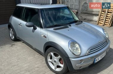 MINI Cooper  2004