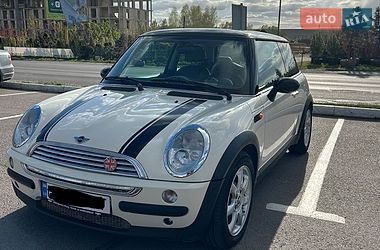 MINI Cooper  2004