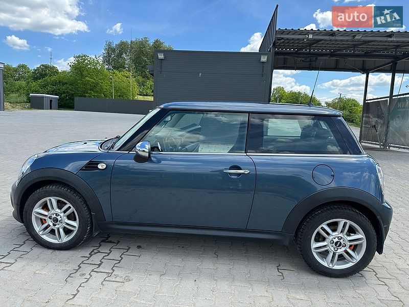 Хэтчбек MINI Cooper 2011 в Черновцах