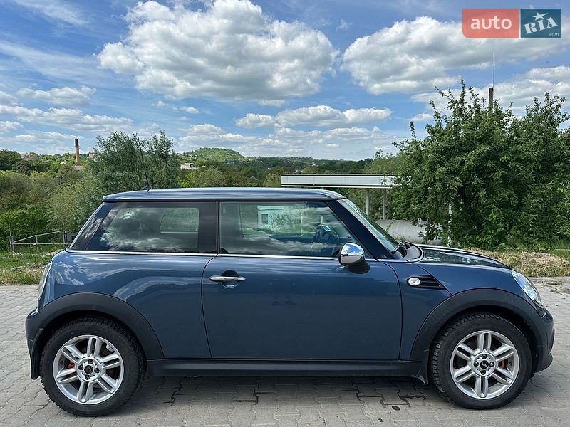 Хэтчбек MINI Cooper 2011 в Черновцах