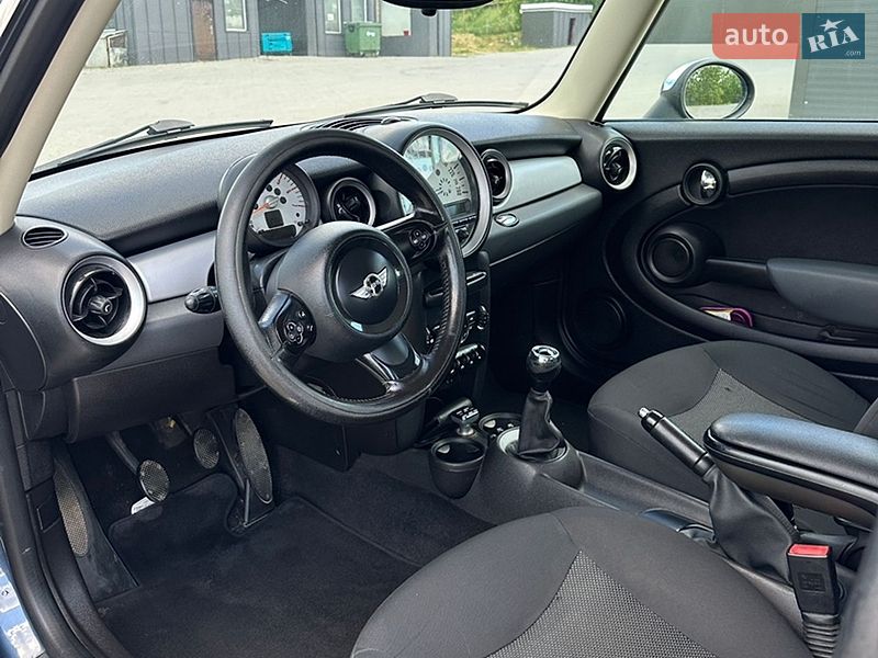 Хэтчбек MINI Cooper 2011 в Черновцах