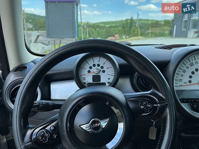 Хэтчбек MINI Cooper 2011 в Черновцах