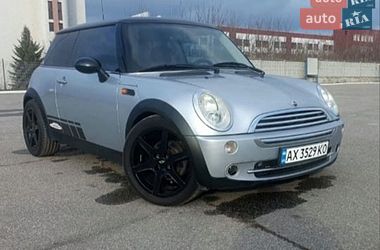MINI Cooper  2004