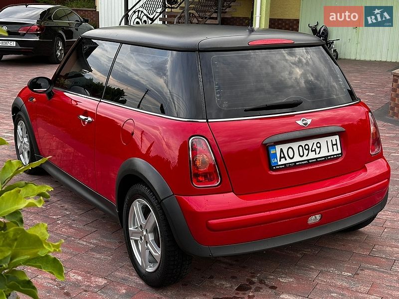 Хэтчбек MINI Cooper 2004 в Ужгороде