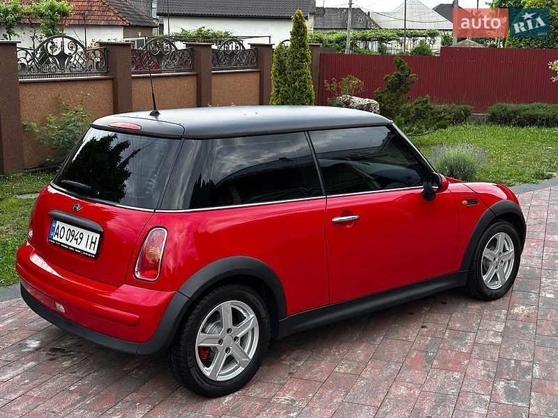 Хэтчбек MINI Cooper 2004 в Ужгороде