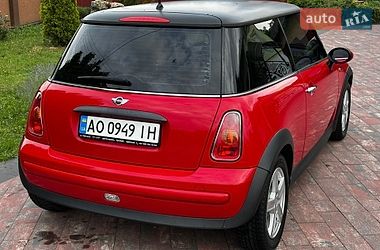 Хэтчбек MINI Cooper 2004 в Ужгороде