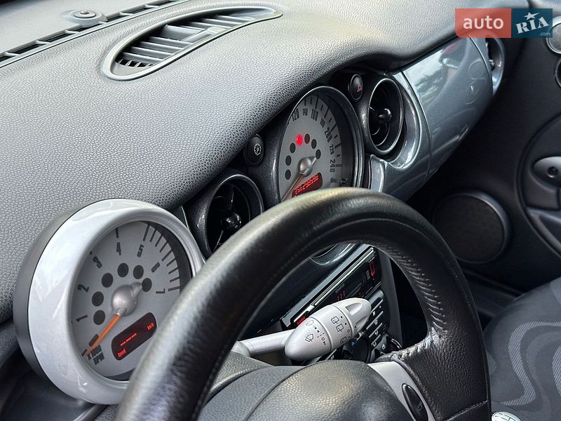 Хэтчбек MINI Cooper 2004 в Ужгороде