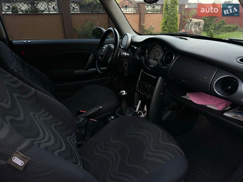 Хэтчбек MINI Cooper 2004 в Ужгороде