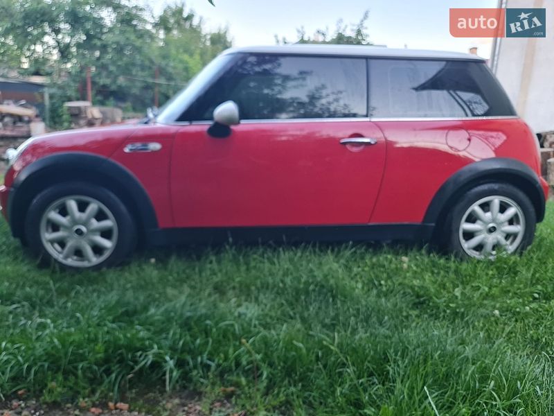 Хэтчбек MINI Cooper 2003 в Черновцах