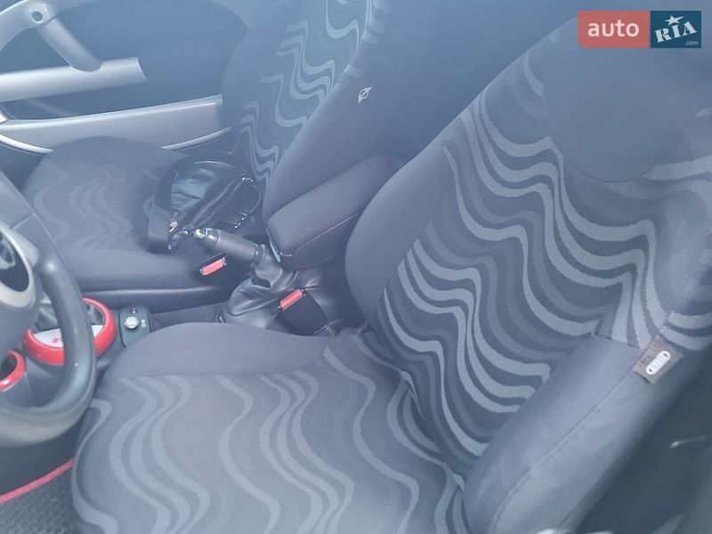 Хэтчбек MINI Cooper 2003 в Черновцах