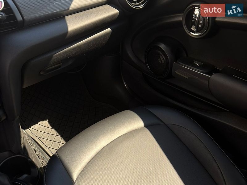 Хэтчбек MINI Cooper 2015 в Киеве