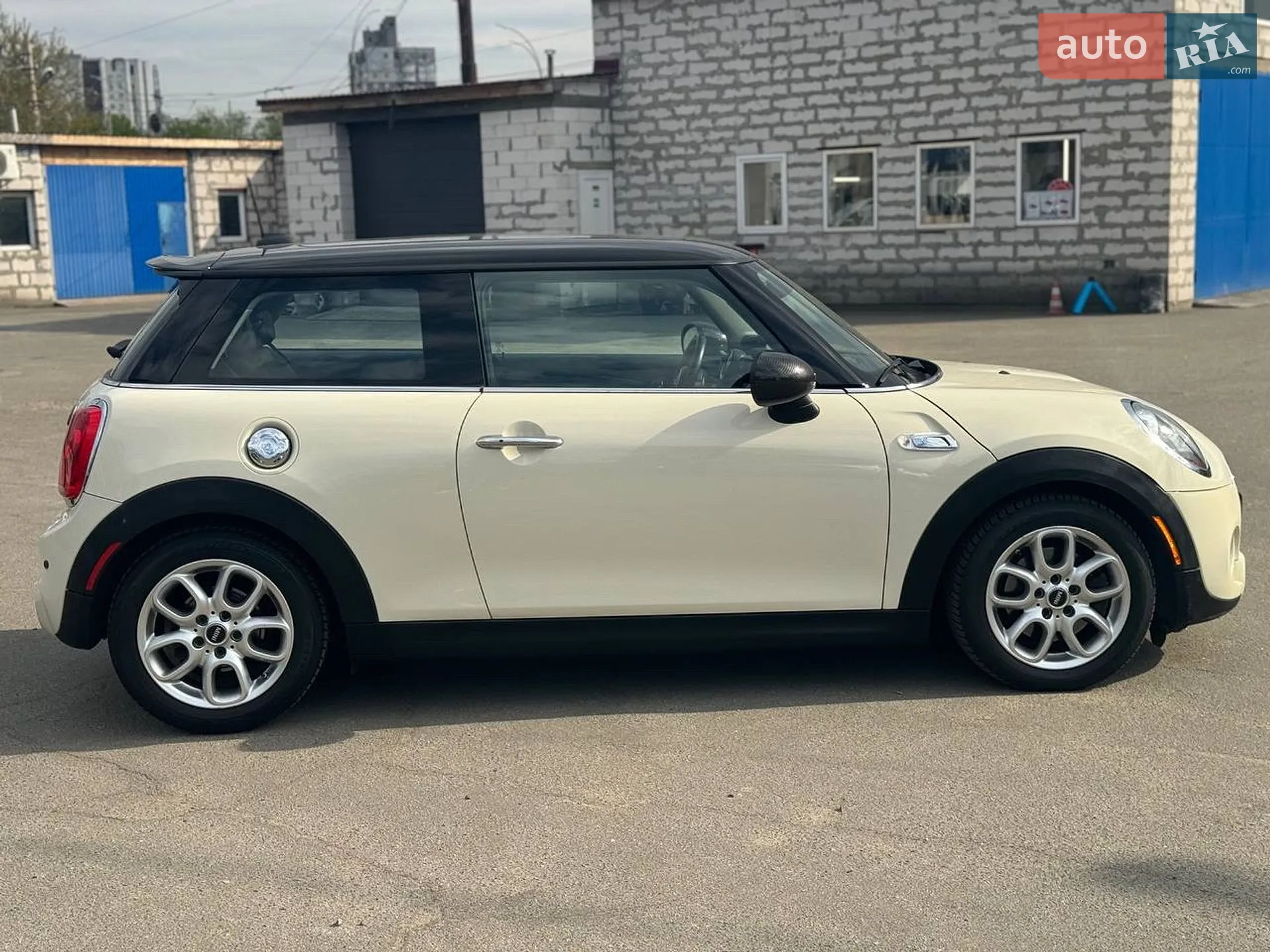 MINI Cooper 2015 VIN WMWXP7C50G3B33618 фото оголошення 8 з 28