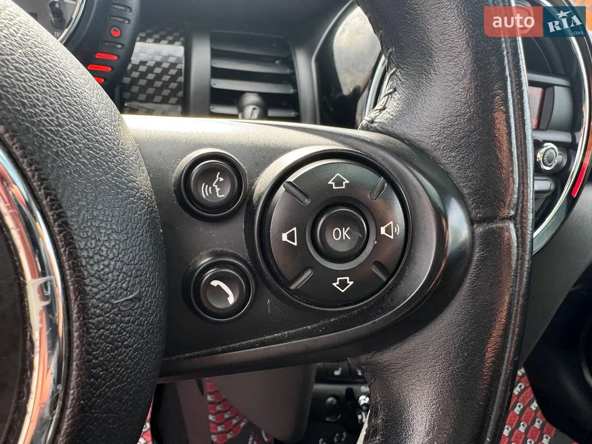 MINI Cooper 2015 VIN WMWXP7C50G3B33618 фото оголошення 16 з 28