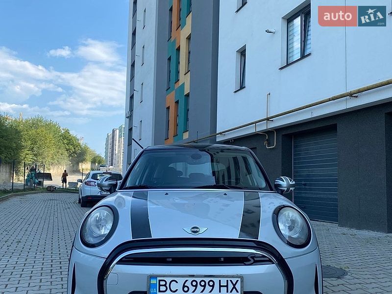 Хетчбек MINI Cooper 2015 в Івано-Франківську
