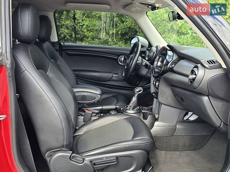Хэтчбек MINI Cooper 2016 в Хмельницком