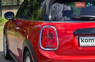 Хэтчбек MINI Cooper 2016 в Хмельницком