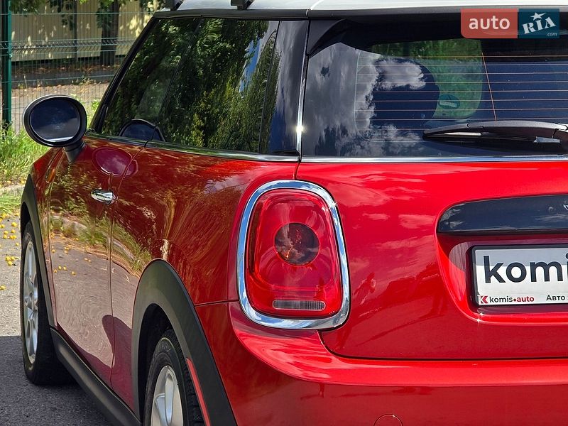 Хэтчбек MINI Cooper 2016 в Хмельницком