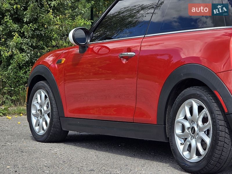 Хэтчбек MINI Cooper 2016 в Хмельницком