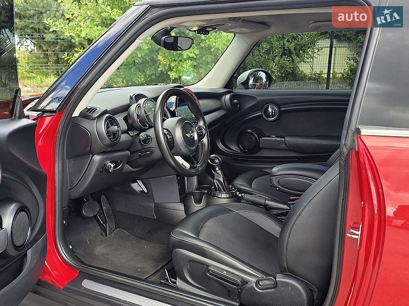 Хэтчбек MINI Cooper 2016 в Хмельницком