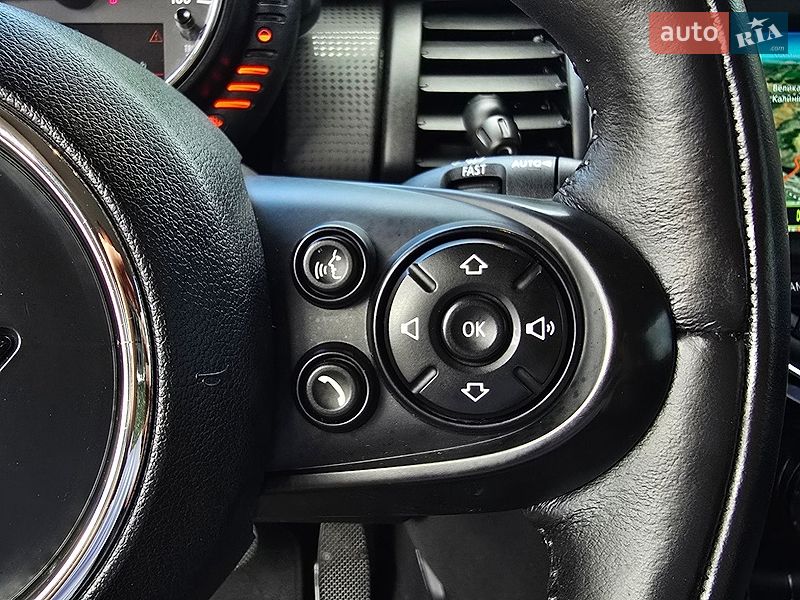 Хэтчбек MINI Cooper 2016 в Хмельницком
