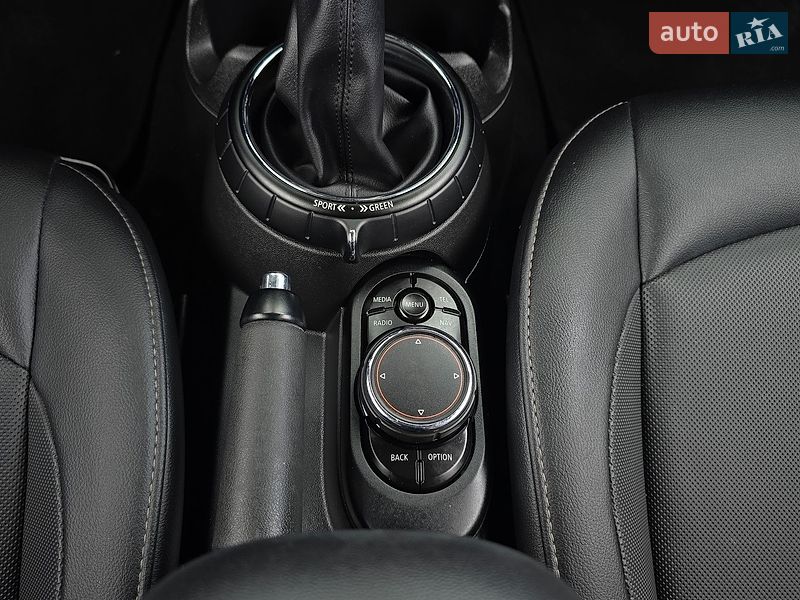 Хэтчбек MINI Cooper 2016 в Хмельницком