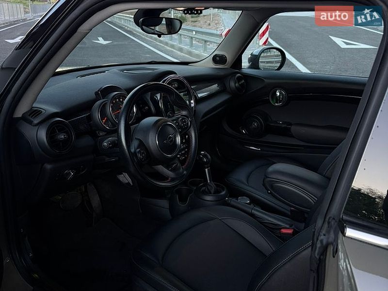 Хетчбек MINI Cooper 2018 в Івано-Франківську
