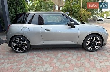 Хэтчбек MINI Cooper 2024 в Львове
