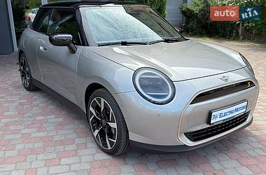 Хэтчбек MINI Cooper 2024 в Львове