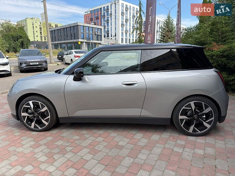 Хэтчбек MINI Cooper 2024 в Львове
