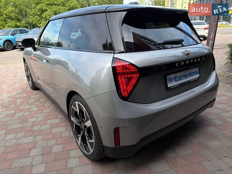 Хэтчбек MINI Cooper 2024 в Львове