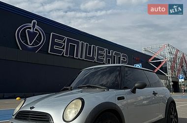 Хэтчбек MINI Cooper 2004 в Ивано-Франковске Хэтчбек MINI Cooper 2004 в Ивано-Франковске