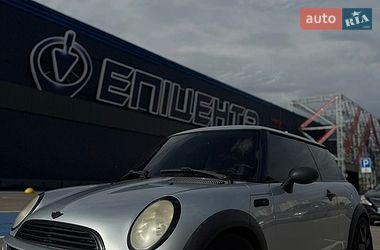 MINI Cooper  2004